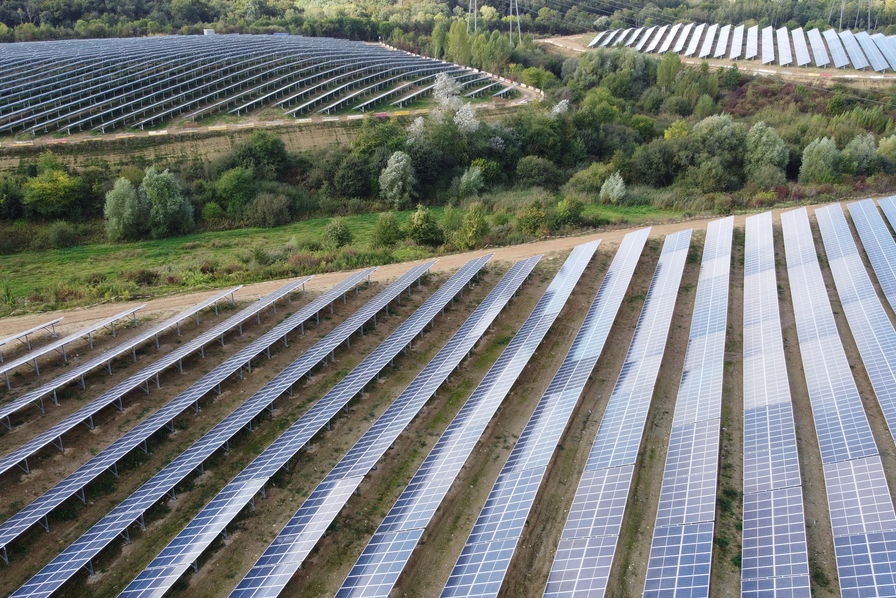découvrez les avantages d'une centrale photovoltaïque pour une production d'énergie renouvelable. optez pour une solution durable qui contribue à la réduction des émissions de carbone tout en réalisant des économies sur vos factures d'électricité.