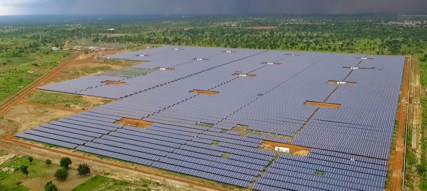 découvrez notre centrale solaire, un projet innovant et durable qui transforme la lumière du soleil en énergie propre. engagez-vous pour l'environnement tout en profitant d'une solution énergétique efficace et renouvelable.