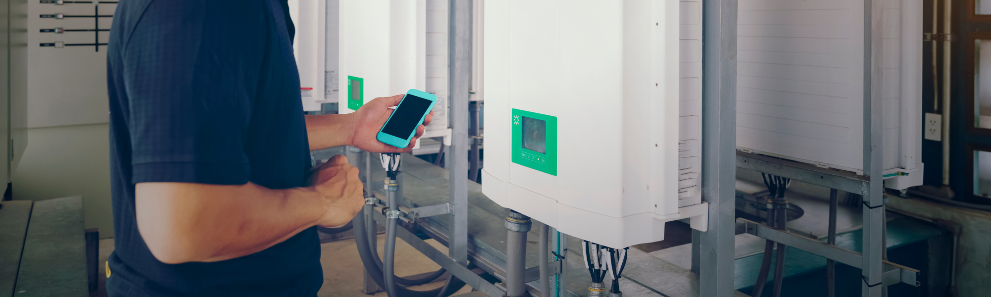 découvrez les étapes essentielles pour le changement d'un onduleur photovoltaïque (pv). apprenez à optimiser la performance de votre système solaire tout en garantissant une installation sécurisée et conforme aux normes. ne laissez pas un onduleur défaillant affecter votre production d'énergie renouvelable.
