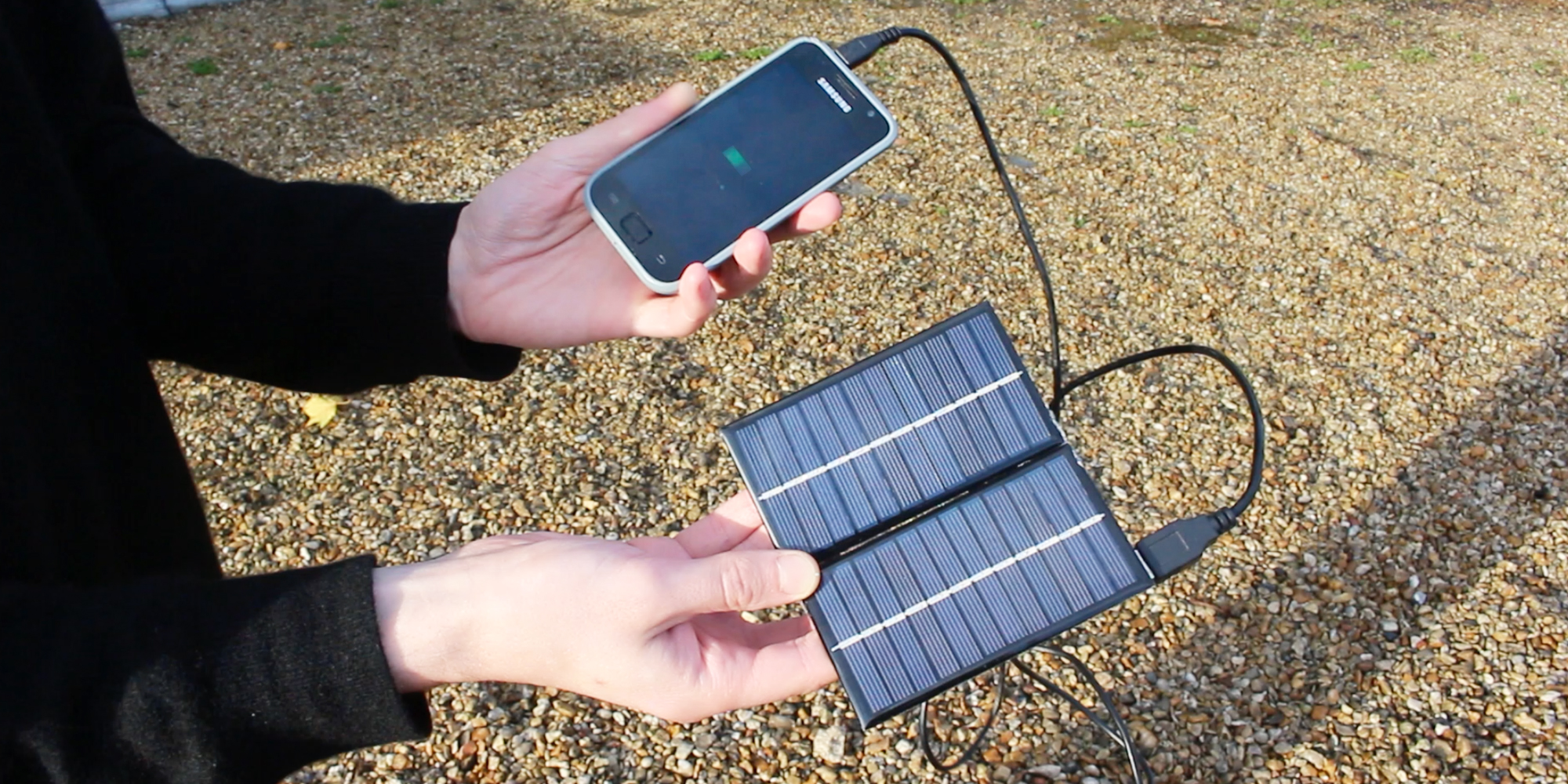 découvrez notre sélection de chargeurs solaires performants et écologiques. idéaux pour recharger vos appareils lors de vos aventures en plein air, ces dispositifs utilisent l'énergie du soleil pour vous offrir une solution pratique et durable. ne soyez jamais à court de batterie, même en pleine nature !
