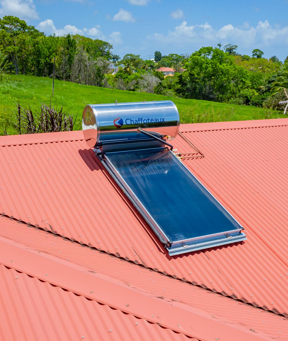 découvrez les avantages du chauffe-eau solaire : une solution économique et écologique pour profiter d'eau chaude tout en réduisant votre facture d'énergie. optez pour un système durable et respectueux de l'environnement !