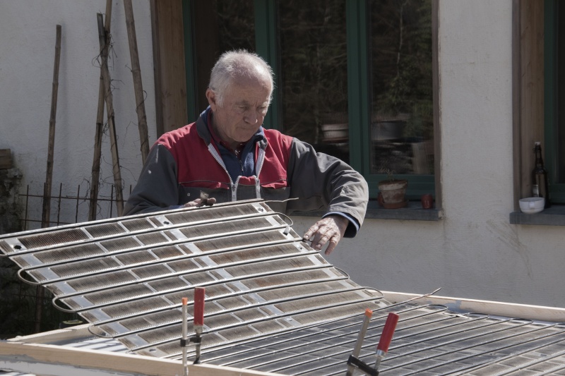 découvrez comment créer votre propre chauffe-eau solaire diy avec nos guides pratiques et astuces. économisez de l'énergie et réduisez vos factures tout en contribuant à la protection de l'environnement grâce à des solutions simples et efficaces.