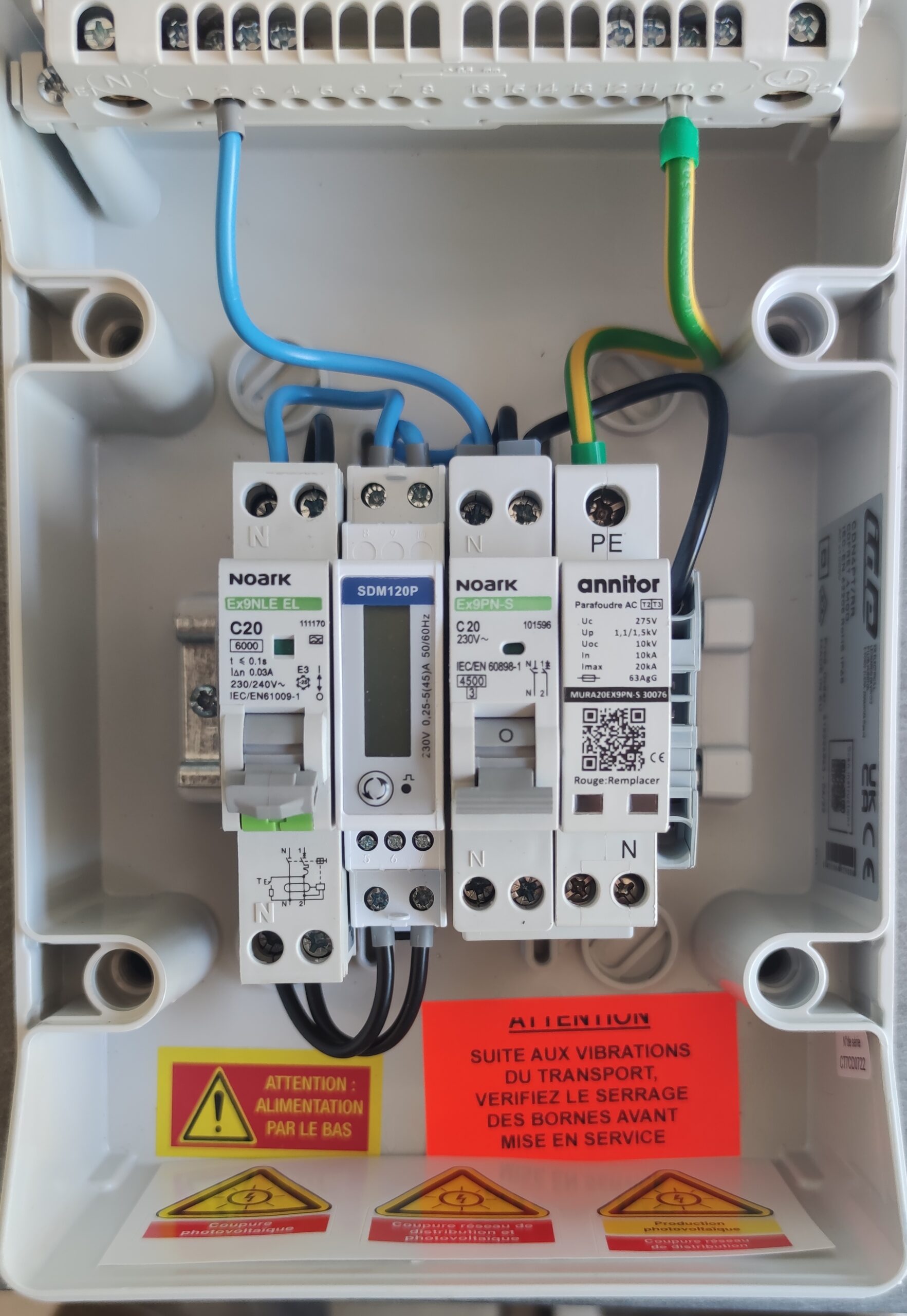 découvrez notre coffret ac photovoltaïque, conçu pour optimiser l'efficacité de vos installations solaires. offrant sécurité et performance, ce coffret garantit une gestion optimale de l'énergie produite. idéal pour les particuliers et les professionnels souhaitant maximiser leur production d'électricité verte.