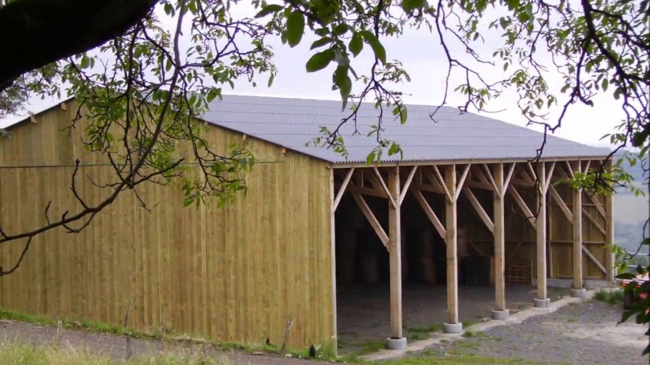découvrez l'importance et les avantages de la construction bois agricole pour des infrastructures durables et écologiques. apprenez comment le bois, en tant que matériau renouvelable, transforme le secteur agricole en offrant des solutions robustes et esthétiques.