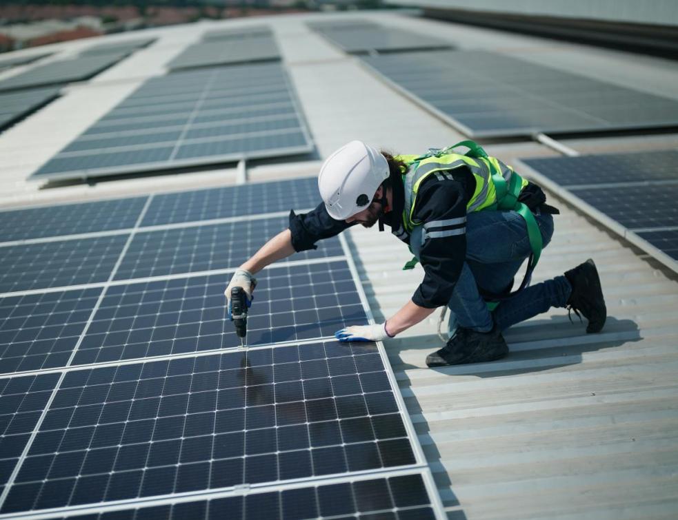 découvrez tout ce qu'il faut savoir sur la construction de panneaux solaires : des matériaux aux techniques de montage, en passant par les avantages écologiques et économiques de cette source d'énergie renouvelable.