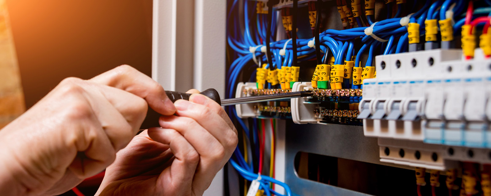 découvrez consuel pro, votre solution clé en main pour la conformité électrique. profitez de services professionnels adaptés aux besoins des entreprises, garantissant sécurité et conformité aux normes en vigueur.