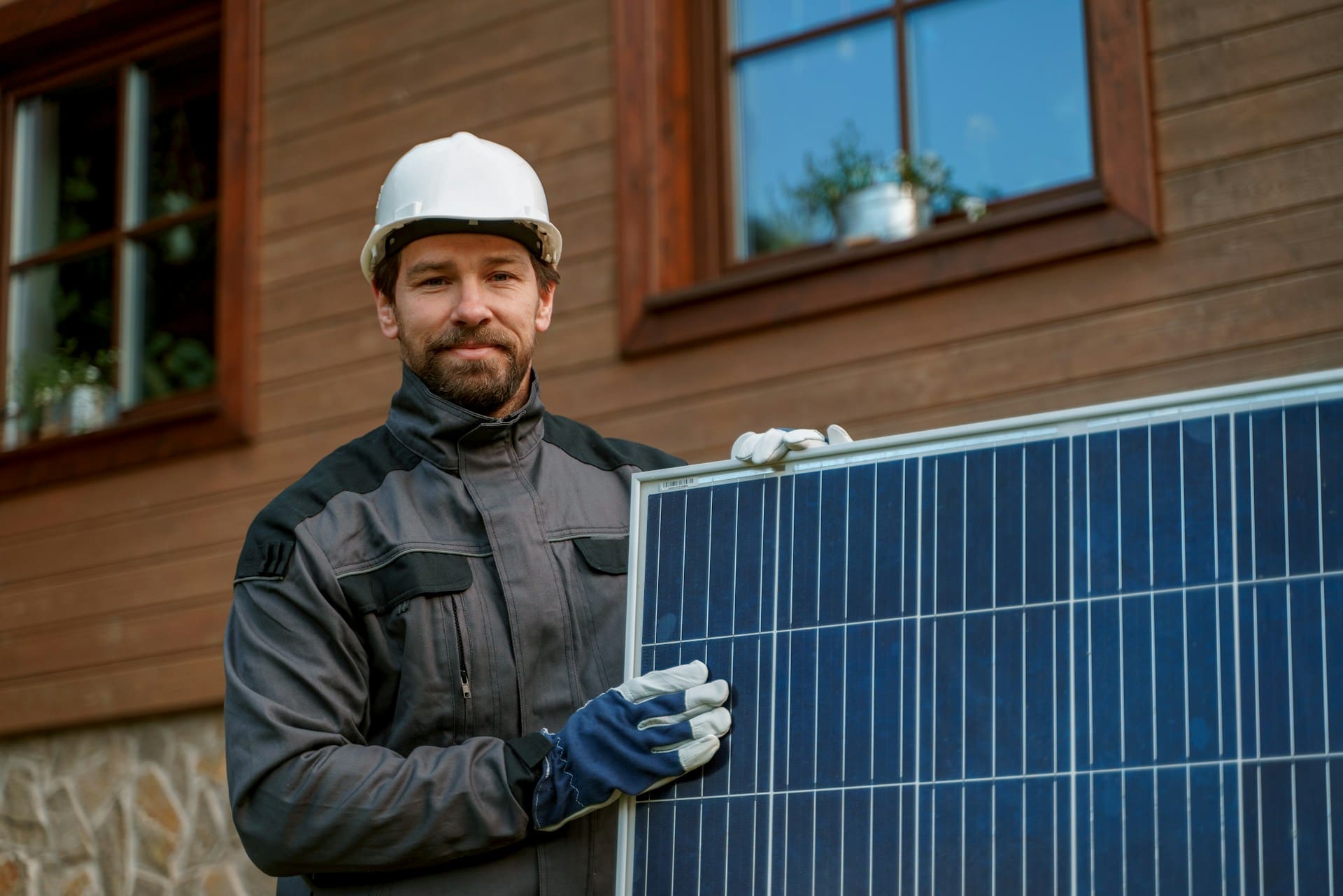 découvrez notre contrat de maintenance solaire, conçu pour optimiser la performance de vos installations photovoltaïques. profitez d'un suivi régulier, de l'entretien préventif et des interventions rapides pour garantir un rendement maximal et prolonger la durée de vie de vos panneaux solaires.