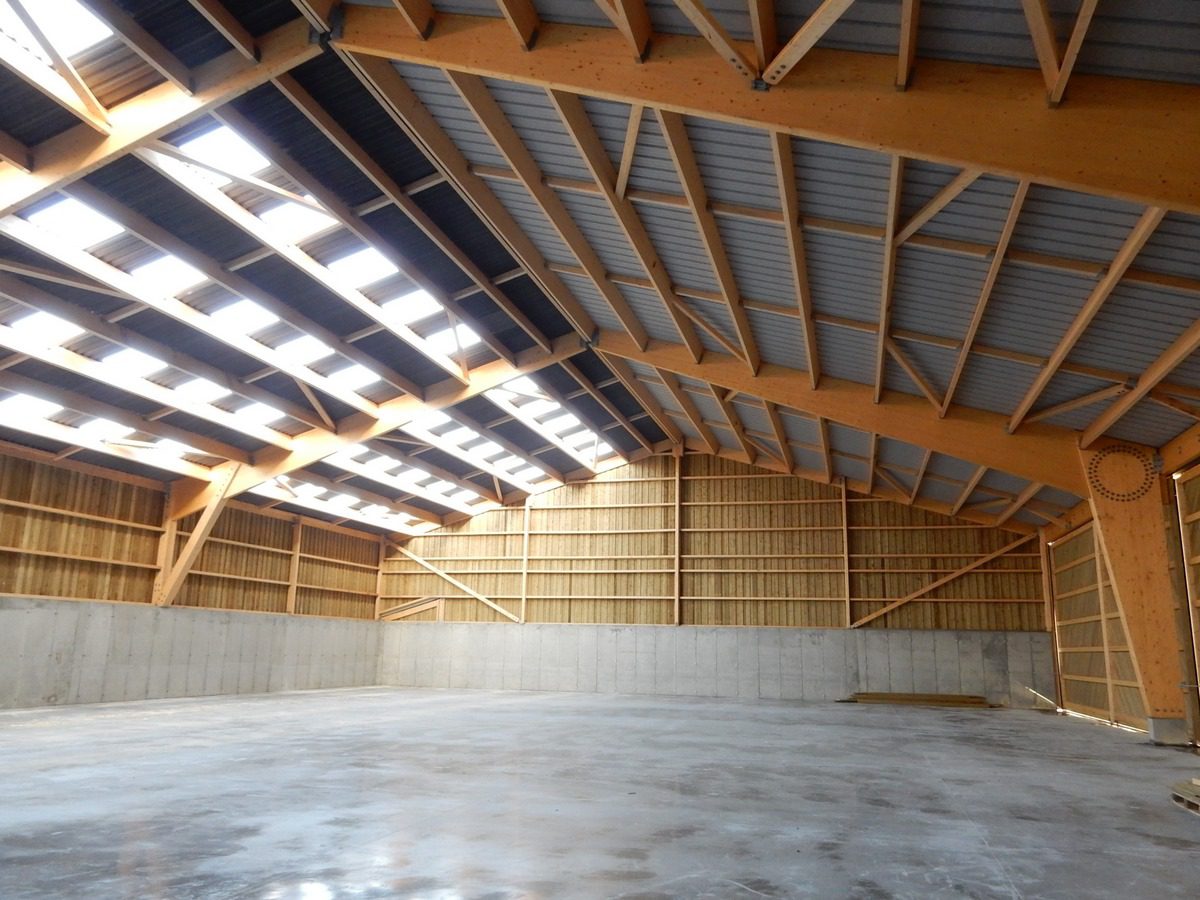 découvrez les différents aspects du coût des bâtiments agricoles, incluant les matériaux, la main-d'œuvre et les coûts d'entretien, pour optimiser votre investissement et construire des infrastructures durables.