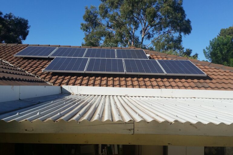 découvrez le coût d'installation d'un système photovoltaïque pour produire votre propre électricité. informez-vous sur les différentes options, aides financières disponibles et retour sur investissement pour rendre votre projet solaire rentable et écologique.