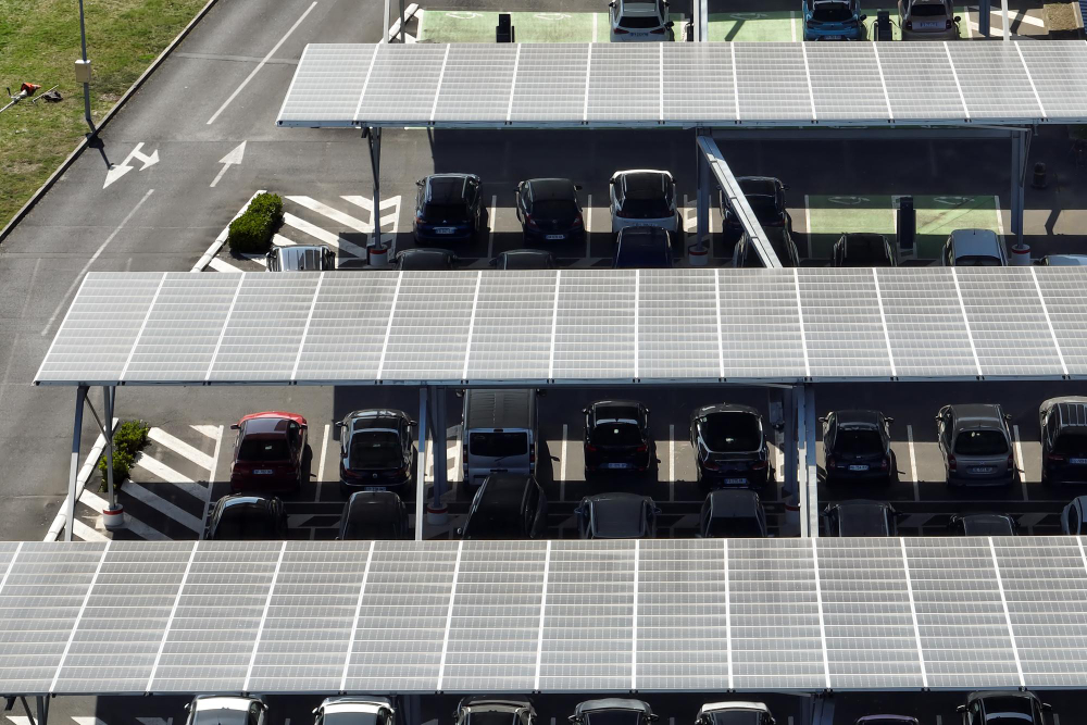 découvrez tout ce qu'il faut savoir sur le coût d'une ombrière photovoltaïque. économisez sur votre facture d'électricité tout en protégeant votre véhicule des intempéries. explorez les différents facteurs influençant le prix, les avantages financiers à long terme, et les subventions disponibles pour vous aider à investir dans cette solution éco-responsable.