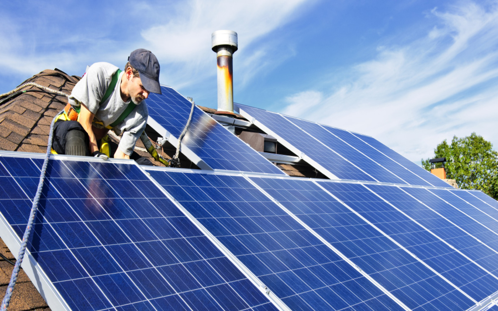 découvrez tout ce que vous devez savoir sur le coût des panneaux photovoltaïques. apprenez à évaluer les prix, les aides financières disponibles et les économies potentielles sur votre facture d'électricité grâce à une installation solaire.