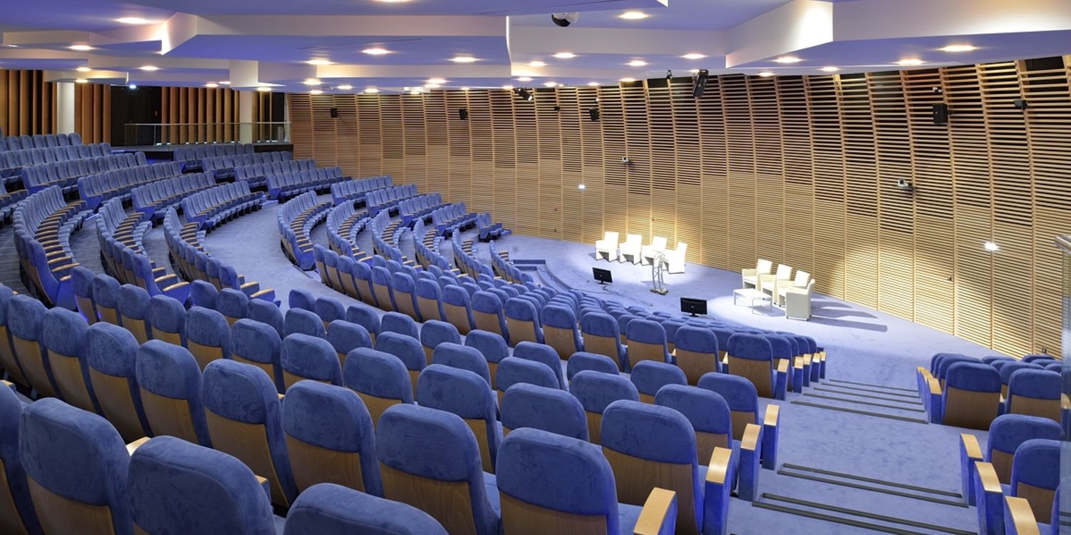 découvrez les services du crédit agricole normandie, votre partenaire financier de confiance. bénéficiez d'offres adaptées à vos besoins, que ce soit pour un compte bancaire, un prêt ou une assurance. rejoignez une banque engagée dans le développement de votre région.