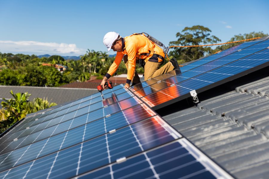 découvrez comment bénéficier du crédit d'impôt pour l'installation de panneaux solaires. profitez d'avantages fiscaux significatifs tout en contribuant à la transition énergétique. informez-vous sur les conditions et démarches pour réduire vos coûts d'énergie.