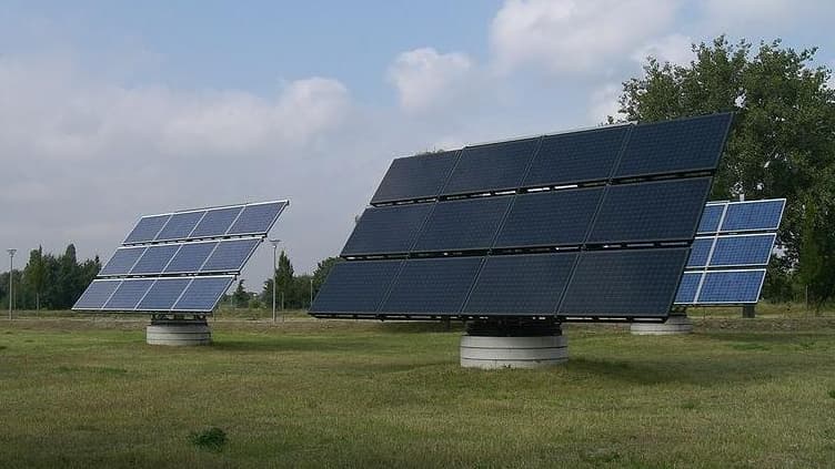 découvrez comment bénéficier du crédit d'impôt pour l'installation de panneaux solaires et réduisez vos dépenses énergétiques tout en contribuant à la protection de l'environnement. informez-vous sur les conditions d'éligibilité et les démarches à suivre pour profiter de cette aide financière.