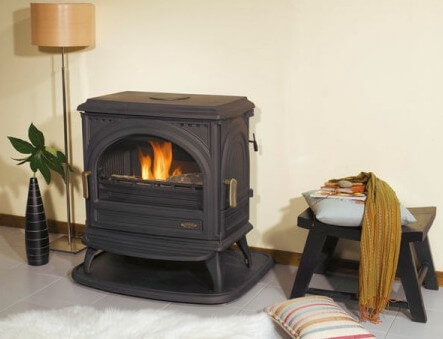 découvrez comment bénéficier du crédit d'impôt pour l'installation d'un poêle à bois, une aide financière qui vous permet de réduire vos dépenses tout en adoptant une solution de chauffage écologique et économique.