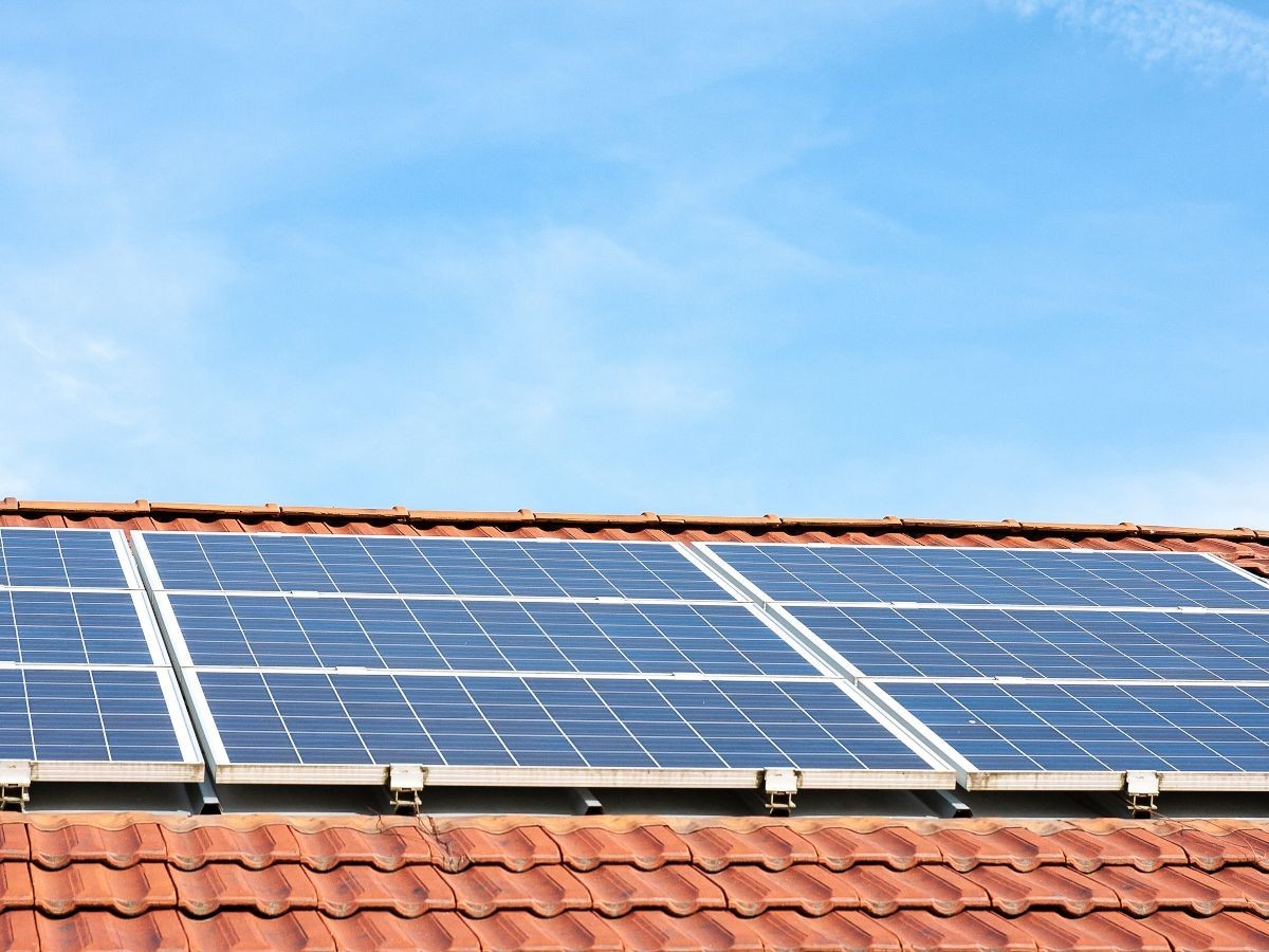 découvrez le crédit solaire, une solution de financement avantageuse pour installer des panneaux photovoltaïques chez vous. profitez d'aides financières et réduisez votre empreinte carbone tout en économisant sur vos factures d'énergie. informez-vous sur les conditions et les avantages de ce dispositif écologique et rentable.