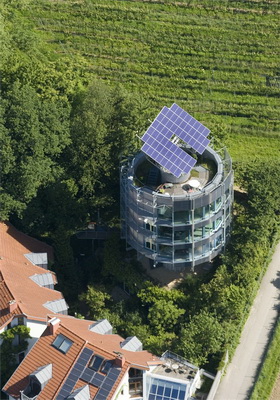 découvrez la définition du terme 'bepos' (bâtiment à énergie positive) et son impact sur l'efficacité énergétique et la construction durable. apprenez comment ces bâtiments produisent plus d'énergie qu'ils n'en consomment, contribuant ainsi à un avenir plus vert.