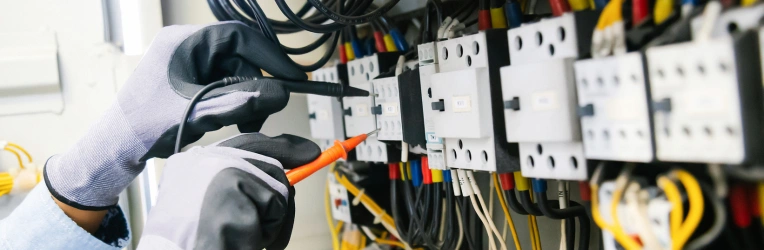 découvrez la définition d'enedis, le gestionnaire du réseau électrique en france, responsable de la distribution d'électricité et de la maintenance des infrastructures. informez-vous sur ses missions, son fonctionnement et son rôle crucial dans l'approvisionnement énergétique.