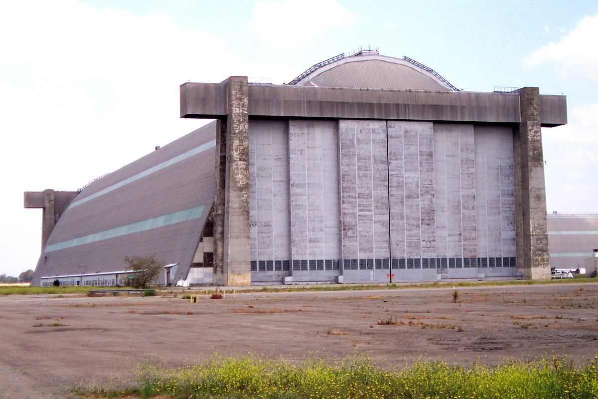 découvrez la définition d'un hangar, ce bâtiment essentiel dans le secteur agricole et industriel. apprenez en plus sur ses différentes fonctions, sa construction, et son utilisation pour le stockage de matériel et de marchandises.