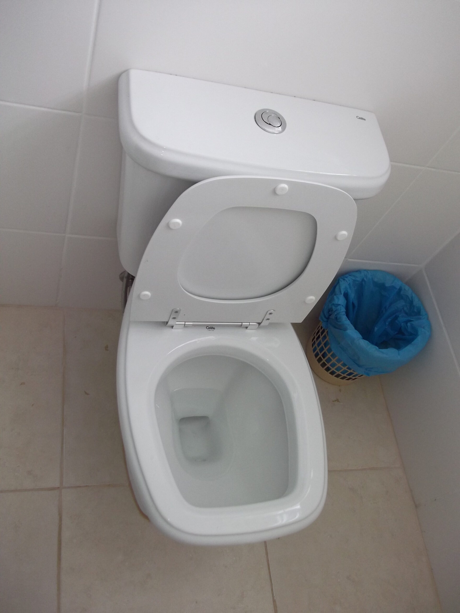 découvrez la définition des toilettes, un espace essentiel pour l'hygiène et le confort au quotidien. apprenez tout sur leur histoire, leur évolution et leur importance dans nos vies modernes.