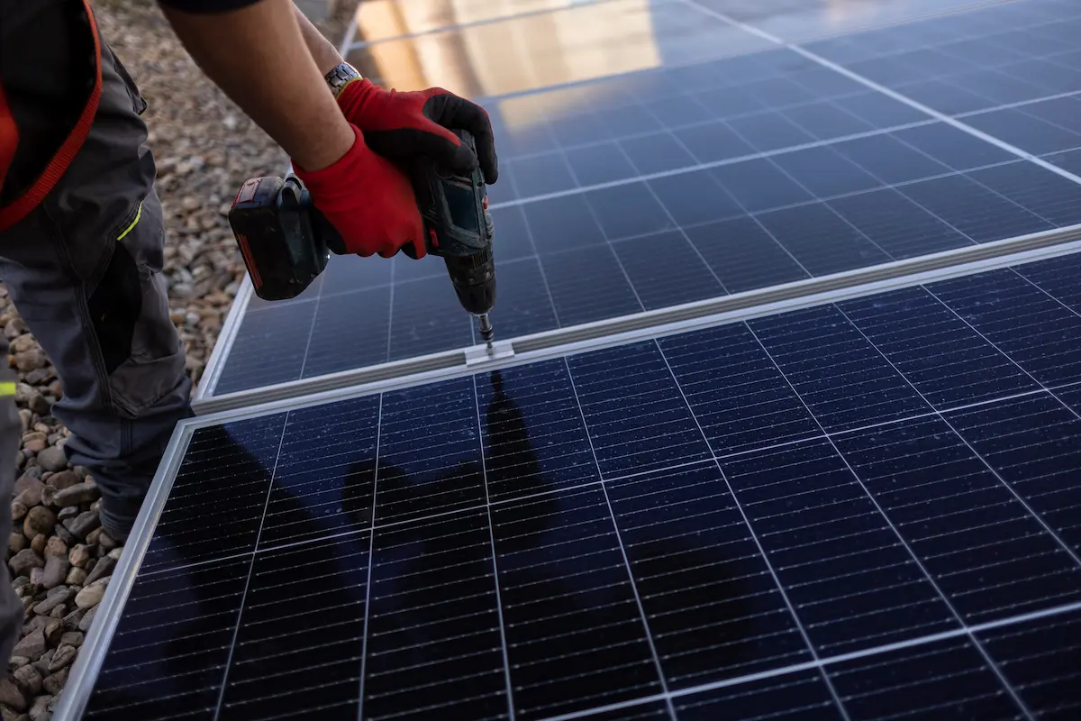 découvrez les principaux défis liés à l'installation de panneaux solaires, des aspects techniques aux enjeux financiers, pour mieux comprendre comment optimiser votre projet et tirer le meilleur parti de l'énergie solaire.