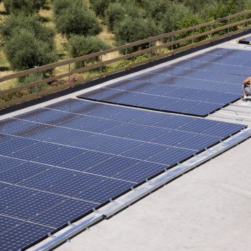 découvrez comment la défiscalisation solaire peut réduire vos impôts tout en investissant dans l'énergie renouvelable. profitez des avantages fiscaux liés à l'installation de panneaux solaires et contribuez à la transition énergétique tout en augmentant la valeur de votre propriété.