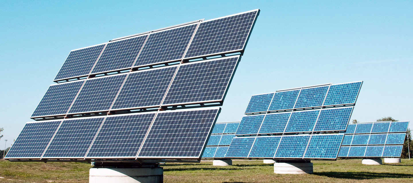 découvrez comment un panneau solaire transforme la lumière du soleil en énergie renouvelable. apprenez les avantages, les types de panneaux, ainsi que les conseils pour optimiser votre installation solaire. économie d'énergie et respect de l'environnement s'offrent à vous grâce à cette technologie durable.