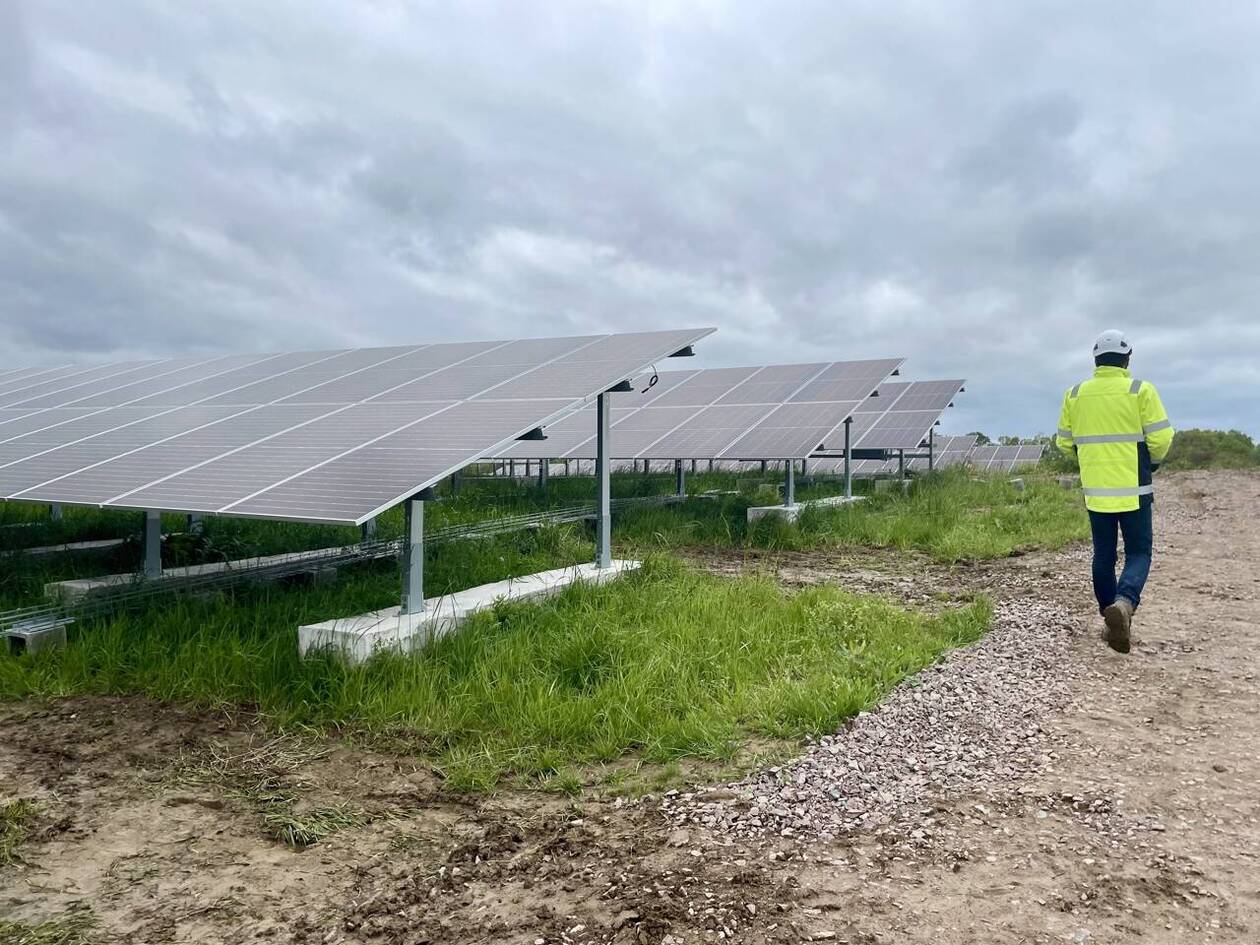 découvrez comment désinstaller efficacement vos panneaux solaires avec notre guide complet. suivez nos conseils d'experts pour une désinstallation sécurisée et respectueuse de l'environnement, tout en maximisant le recyclage des matériaux.