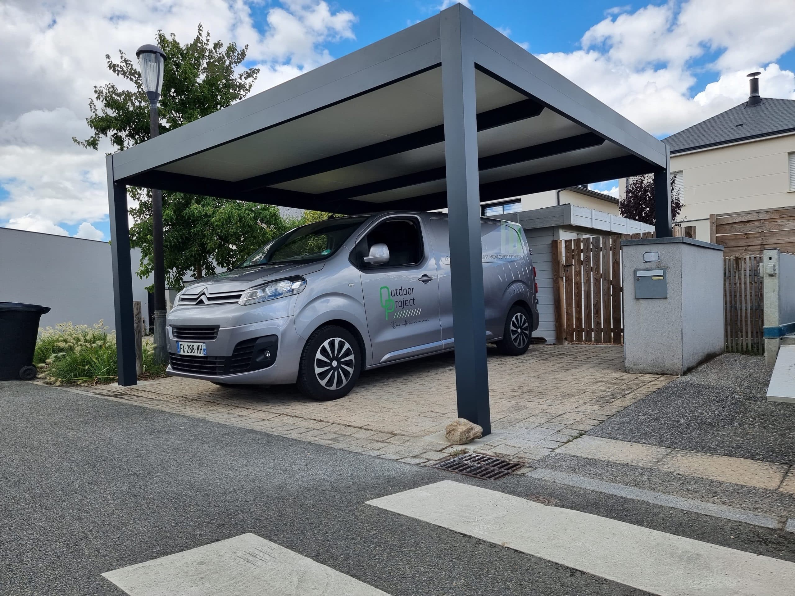 découvrez les dimensions idéales pour un carport d'une voiture, conçu pour s'adapter parfaitement à votre espace extérieur tout en offrant une protection optimale contre les intempéries. optez pour un carport fonctionnel et esthétique, adapté à vos besoins.