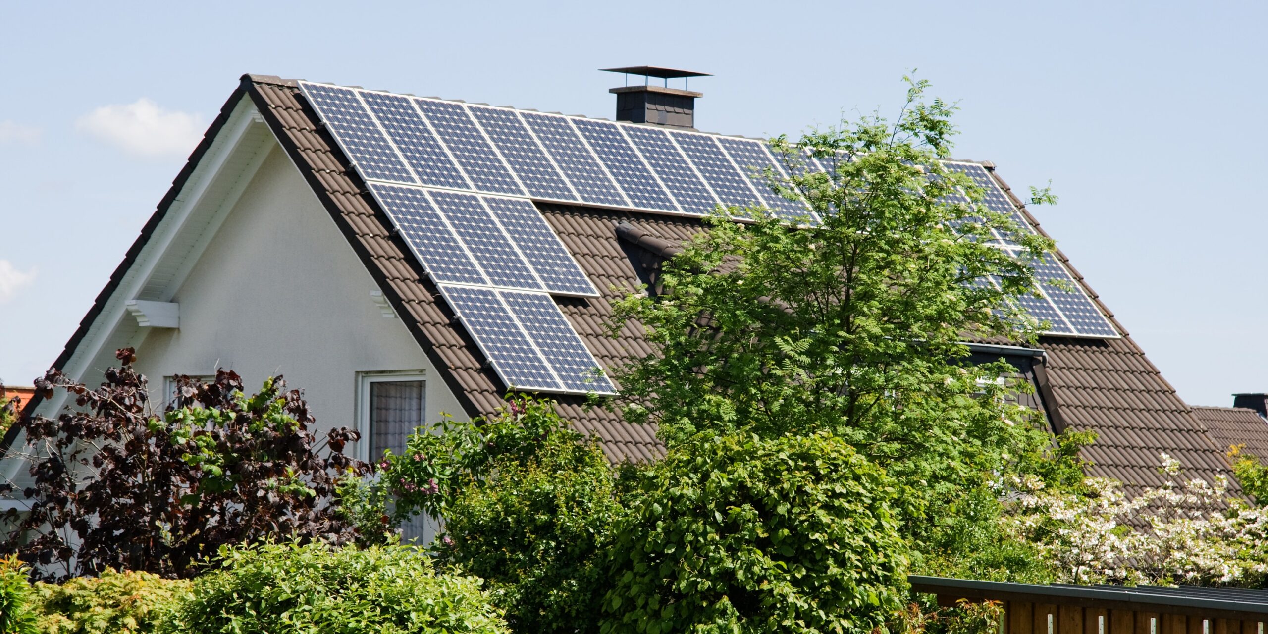 découvrez les dimensions des panneaux solaires pour optimiser votre installation. ce guide vous aide à choisir le format idéal en fonction de votre espace disponible et de vos besoins énergétiques.
