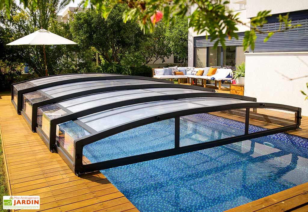 découvrez notre dôme piscine, l'élément parfait pour prolonger votre saison de baignade tout en protégeant votre espace aquatique des intempéries. élégant et fonctionnel, notre dôme s'adapte à toutes les formes de piscines, vous permettant de profiter d'une expérience de nage unique en toute saison.