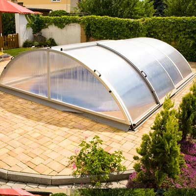 découvrez notre dôme piscine, la solution idéale pour profiter de votre espace aquatique toute l'année. protégez votre piscine des intempéries tout en créant un espace de détente luxueux et chaleureux. transformez votre jardin en un véritable oasis de bien-être!