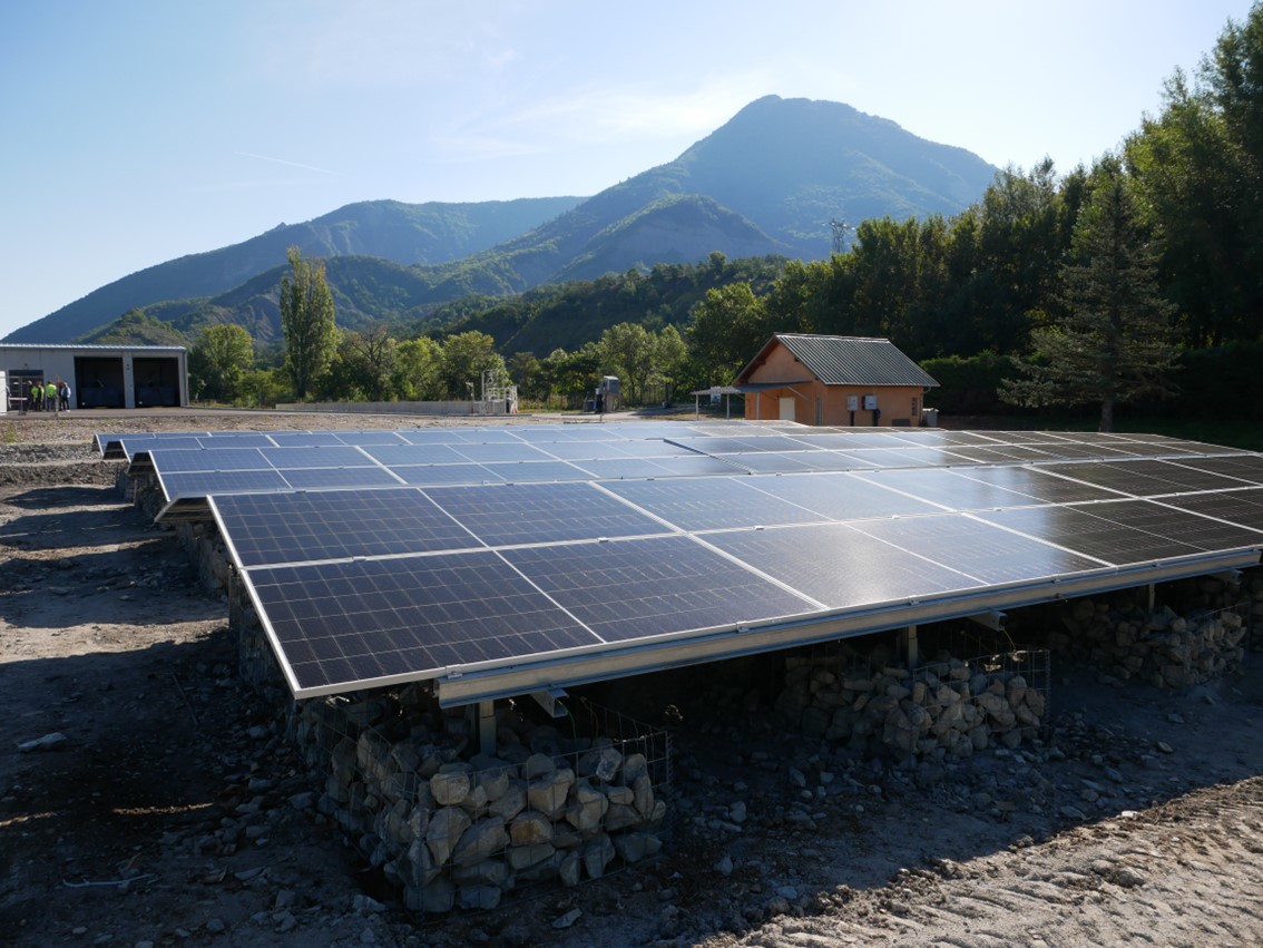 découvrez comment l'économie solaire transforme notre monde avec des solutions énergétiques durables et accessibles. explorez les avantages environnementaux et économiques de l'énergie solaire et apprenez comment elle contribue à un avenir plus vert.