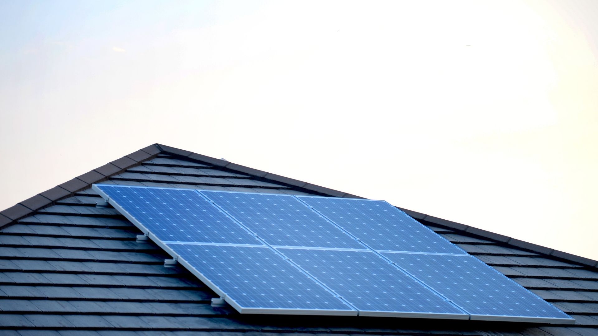 découvrez l'économie solaire : un secteur en pleine expansion qui transforme notre manière de produire et consommer de l'énergie. explorez les avantages économiques, environnementaux et les innovations technologiques qui font de l'énergie solaire une solution d'avenir pour un monde durable.