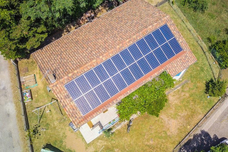 découvrez comment l'économie solaire transforme notre avenir énergétique en exploitant la puissance du soleil. explorez les innovations, les investissements et les bénéfices environnementaux qui font de l'énergie solaire une solution durable et rentable.