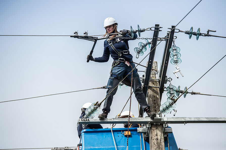 découvrez nos services d'électricien enedis pour tous vos besoins en électricité, que ce soit pour des installations, des réparations ou des conseils. profitez d'une expertise de qualité et d'un service client à votre écoute.