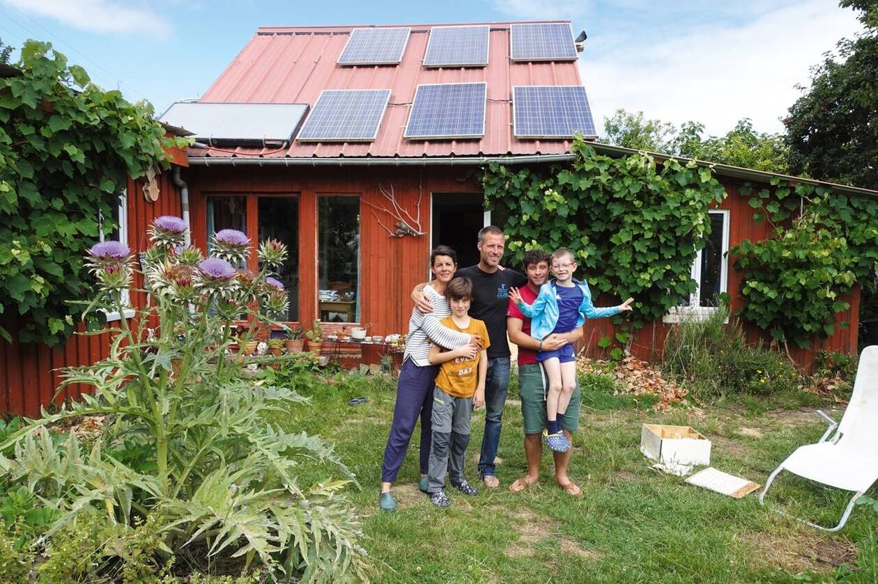 découvrez comment rendre votre maison énergétiquement indépendante grâce à des solutions d'électricité autonome. apprenez les meilleures pratiques et technologies pour produire votre propre énergie et réduire votre empreinte carbone.