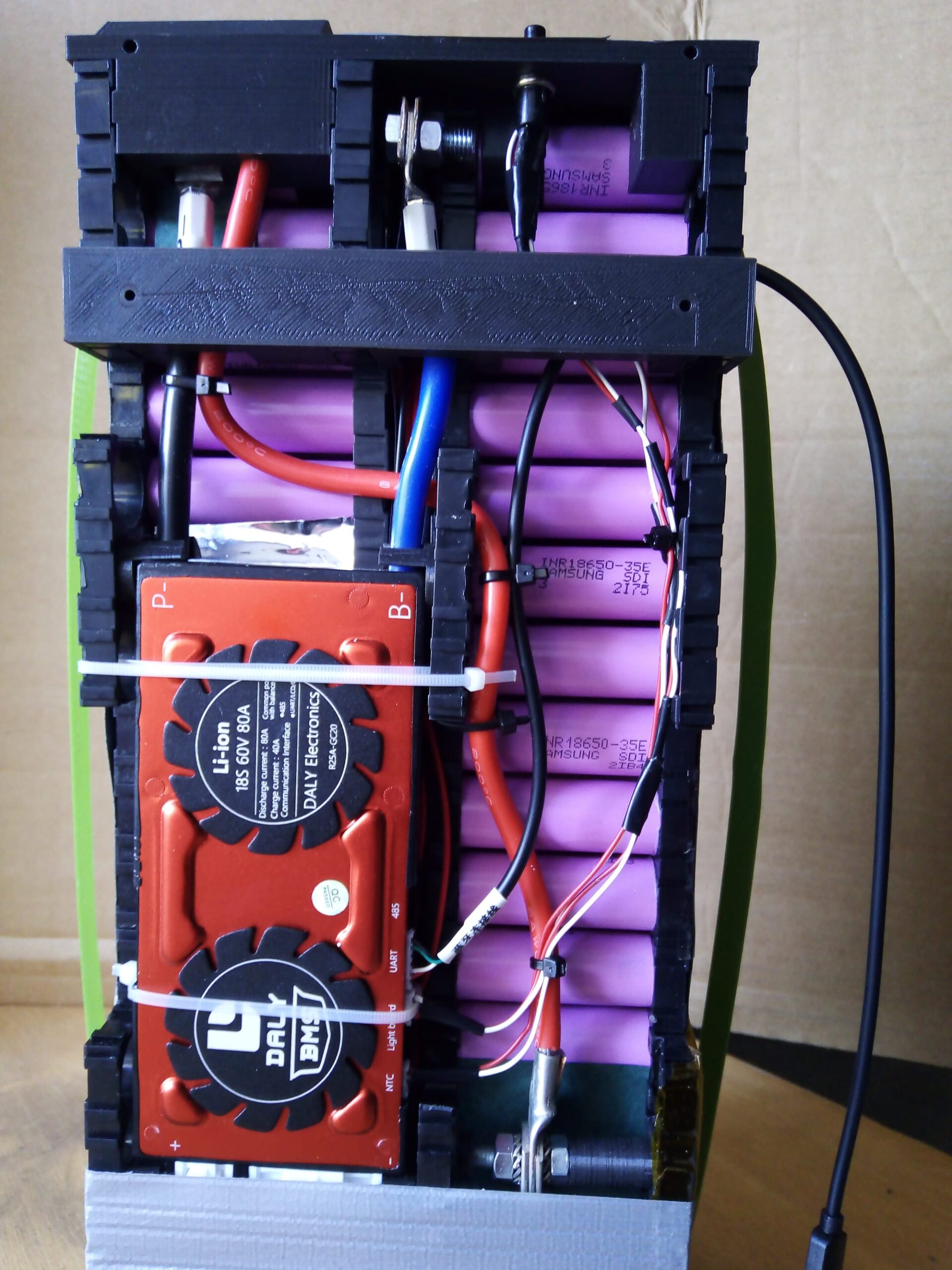 découvrez comment réaliser vos projets d'électricité diy avec des astuces pratiques, des guides étape par étape et des conseils de sécurité. transformez vos idées en réalité et apprenez à manipuler l'électricité en toute confiance !