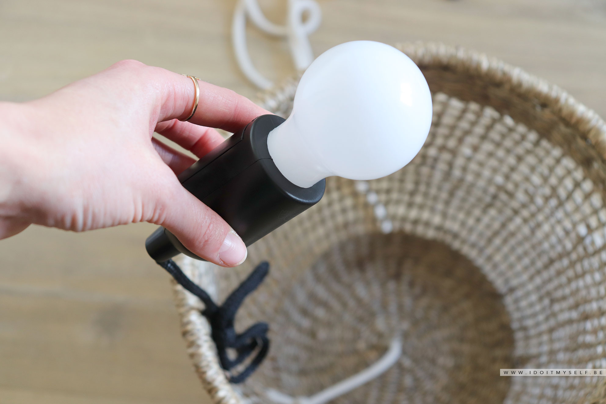 découvrez nos conseils pratiques et astuces pour réaliser vos projets d'électricité diy en toute sécurité. apprenez à installer, réparer et optimiser votre système électrique avec des tutoriels faciles à suivre.