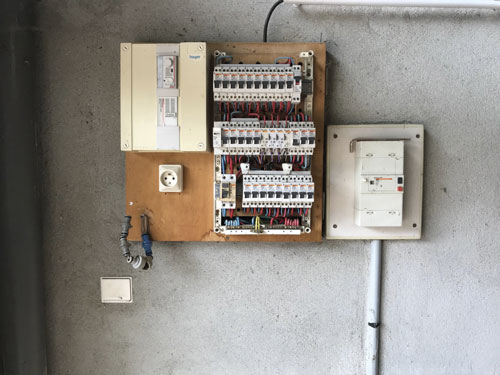 découvrez des conseils pratiques et des solutions innovantes pour l'installation, la maintenance et l'optimisation de votre électricité maison. transformez votre chez-vous en un espace sécurisé et éco-énergétique.