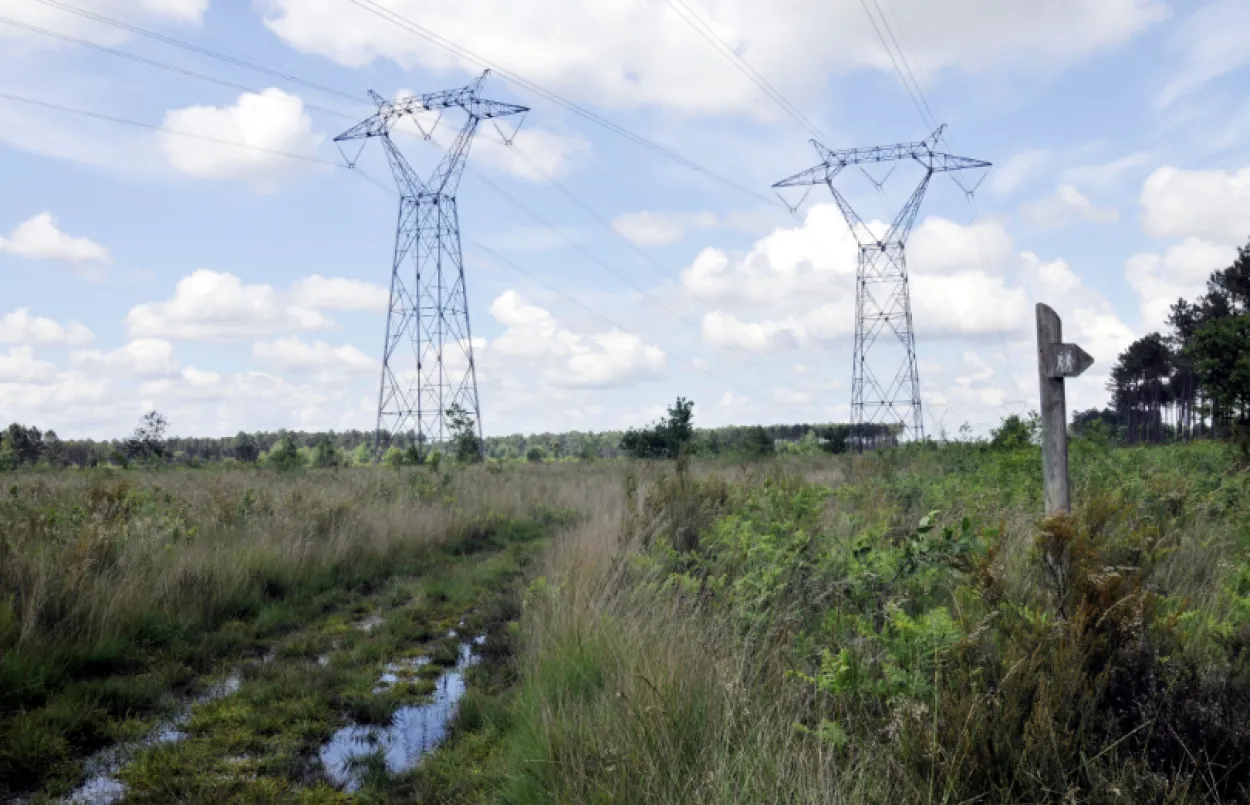 découvrez l'électricité naturelle, une source d'énergie renouvelable et durable qui exploite les phénomènes naturels pour produire de l'électricité. apprenez comment cette alternative écologique contribue à la préservation de notre planète et explorez les technologies novatrices qui la rendent accessible à tous.