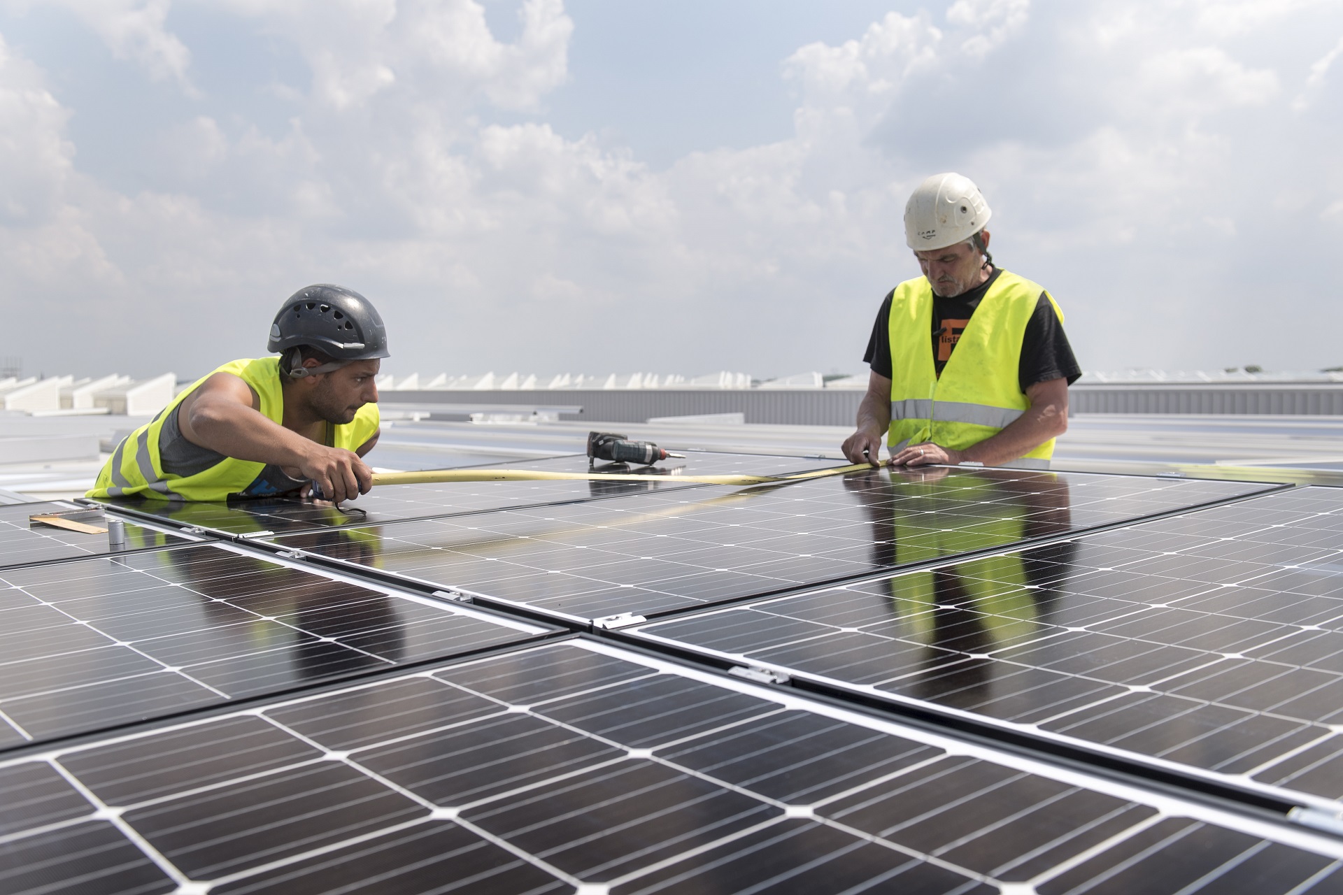 découvrez l'univers de l'énergie : ses différentes formes, son importance pour notre quotidien, et les innovations qui façonnent notre avenir durable. plongez dans les tendances actuelles et les solutions énergétiques de demain.