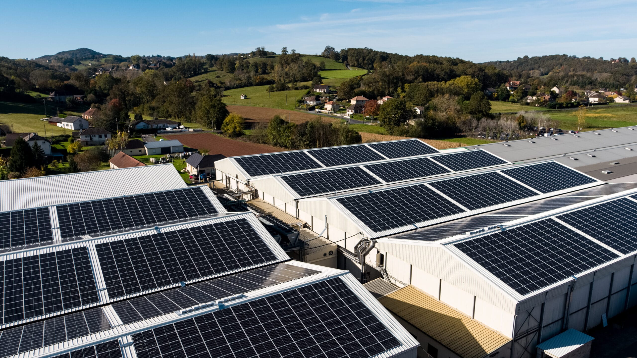 découvrez comment atteindre l'autonomie énergétique grâce à des solutions innovantes et durables. explorez les différentes sources d'énergie renouvelable et apprenez à réduire votre dépendance énergétique tout en préservant l'environnement.
