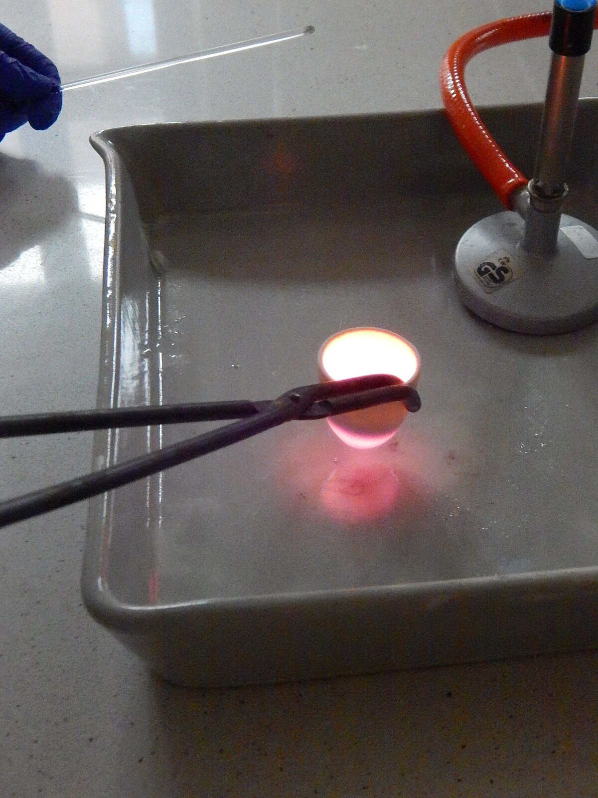 découvrez le concept de l'énergie chimique, son rôle essentiel dans les réactions chimiques et son impact sur les systèmes biologiques et industriels. explorez comment cette forme d'énergie est stockée, transformée et utilisée dans divers processus.