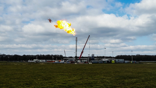 découvrez l'énergie chimique, une forme d'énergie stockée dans les liaisons des molécules. apprenez comment elle est libérée lors des réactions chimiques et son rôle essentiel dans de nombreux processus biologiques et industriels.