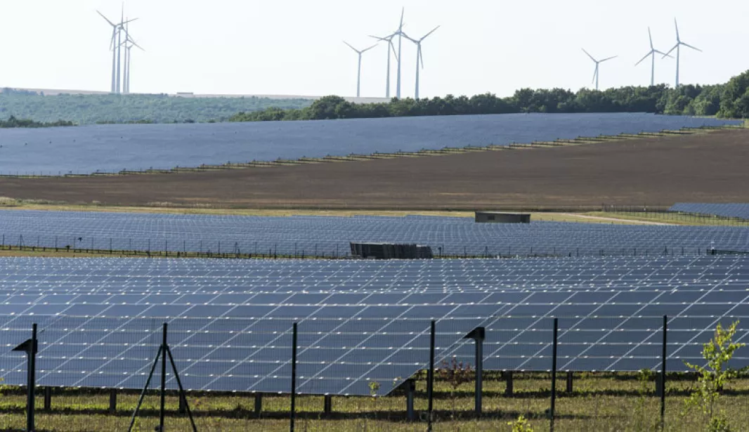 découvrez les avantages de l'énergie solaire, une source d'énergie renouvelable et écologique. informez-vous sur les technologies photovoltaïques, les économies d'énergie possibles et les démarches pour adopter cette solution durable.