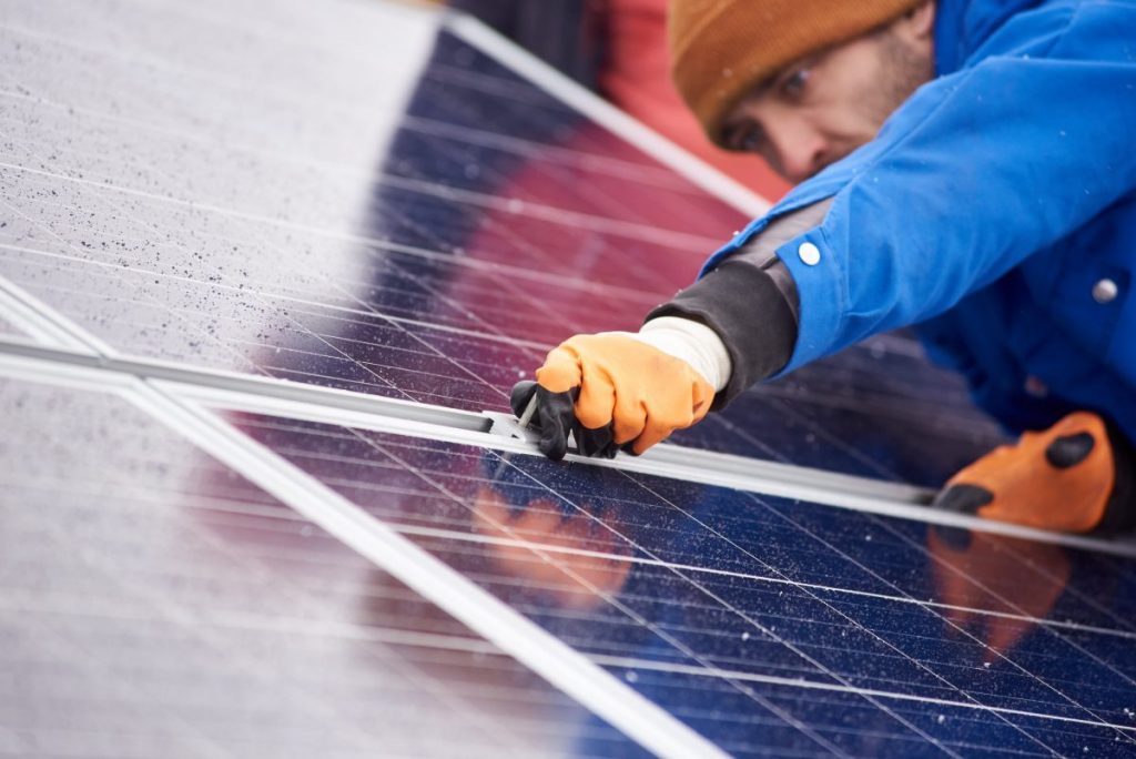 découvrez nos conseils essentiels pour l'entretien de vos panneaux solaires. assurez leur performance optimale et prolongez leur durée de vie grâce à nos astuces et recommandations pratiques.