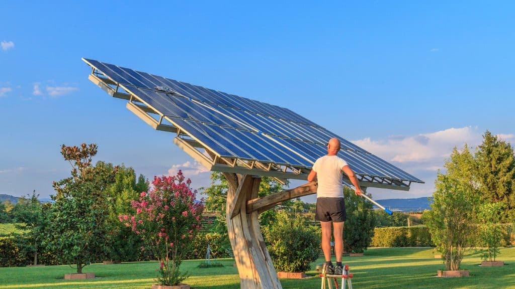 découvrez l'importance de l'entretien des panneaux solaires pour optimiser leur performance et prolonger leur durée de vie. apprenez les meilleures pratiques et conseils pour garantir un fonctionnement efficace de vos installations solaires.