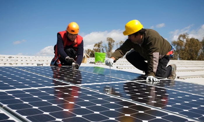 découvrez nos conseils pratiques pour l'entretien de vos panneaux solaires. optimisez leur performance et prolongez leur durée de vie grâce à des astuces simples et efficaces. profitez pleinement de l'énergie solaire tout en veillant à la propreté et au bon fonctionnement de vos installations.