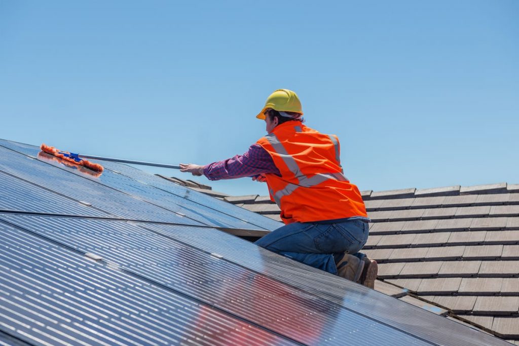 découvrez l'importance de l'entretien photovoltaïque pour optimiser la performance de vos panneaux solaires. apprenez les meilleures pratiques, conseils et astuces pour prolonger la durée de vie de votre installation et maximiser votre production d'énergie verte.